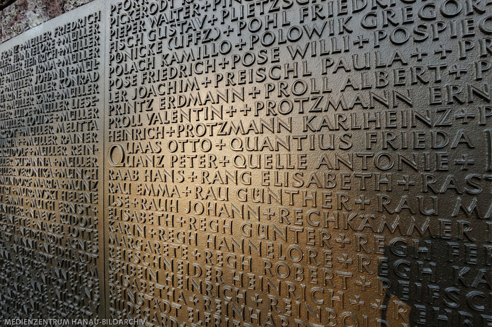 Namenstafeln auf dem Hanauer Hauptftiedhof 19 März